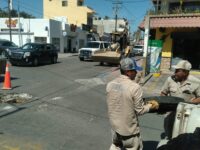 Para mejorar la red de drenaje en el Centro de Cabo San Lucas, OOMSAPAS Los Cabos clausura pozo que generaba derrames y filtraciones.